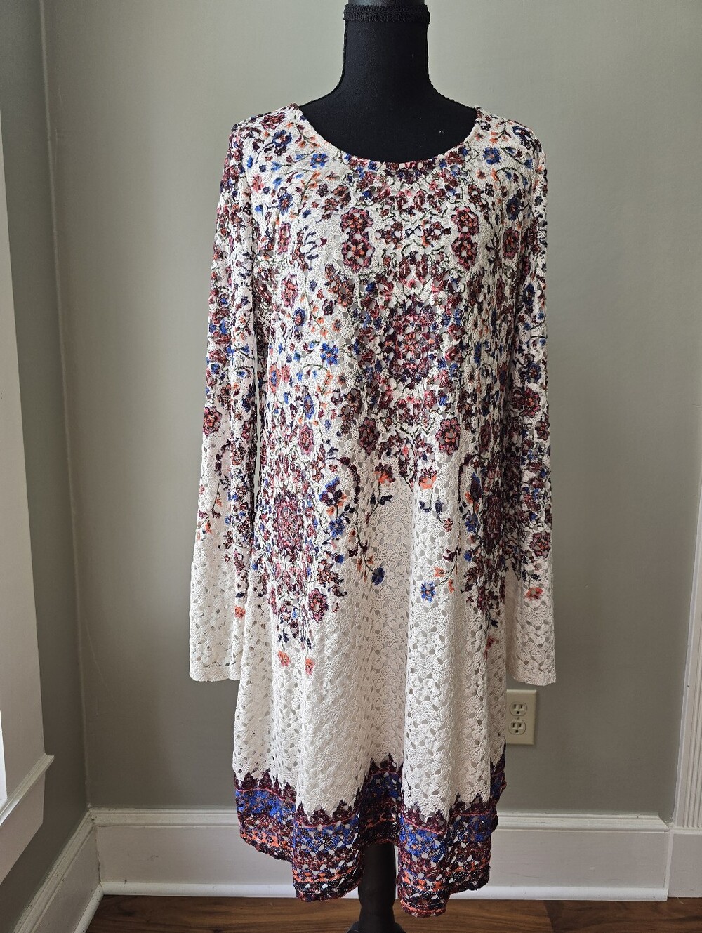 Xhilaration Boho Chic Floral Crochet Lace Bell Sleeve